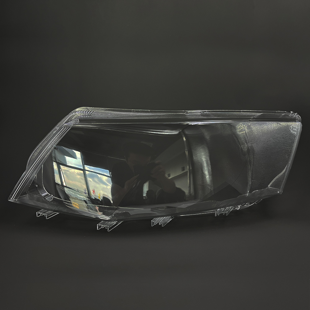 the front side headlight lens of Octavia A7 (14-16)