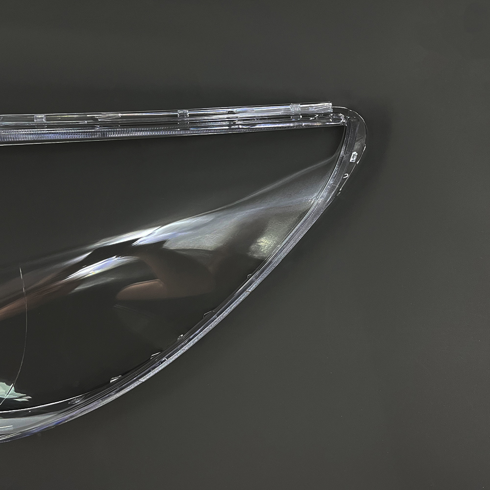 the left side vision of the KIA RIO 2012-2014 year headlamp cover