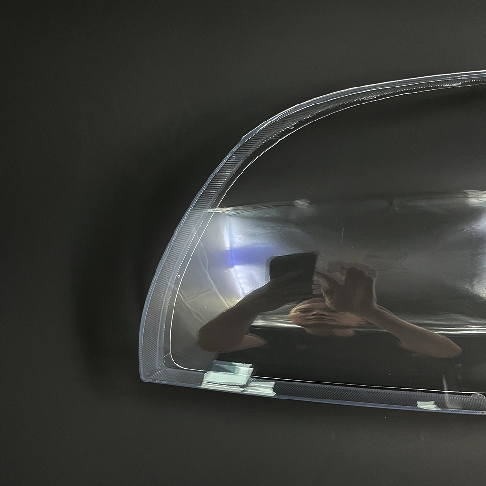 the detail vision of the right side of Sportage headlamp lens replacement